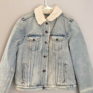 Levi's Jean Jacket - Sherpa - Light Wash